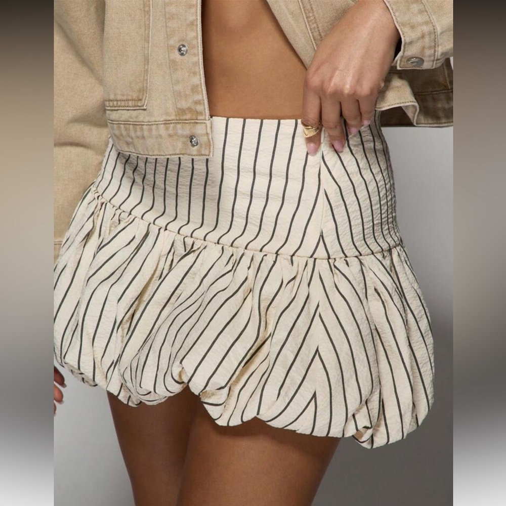 Missguided + Beige Striped Mini Bubble Skirt